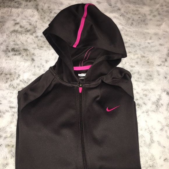 Nike zip up // dri fit material - Picture 2 of 4